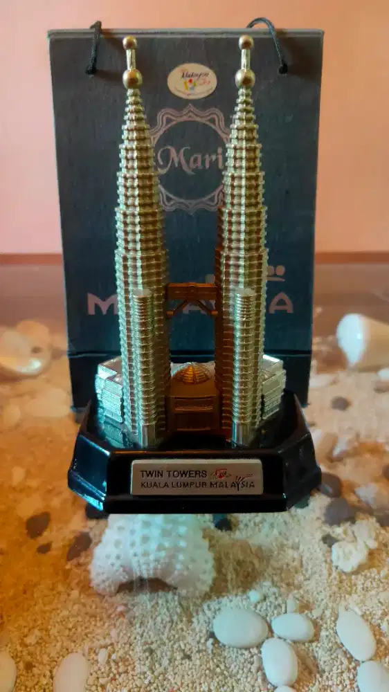 SOUVENIR ANTIK TWIN TOWERS MALAYSIA LENGKAP DENGAN BOX