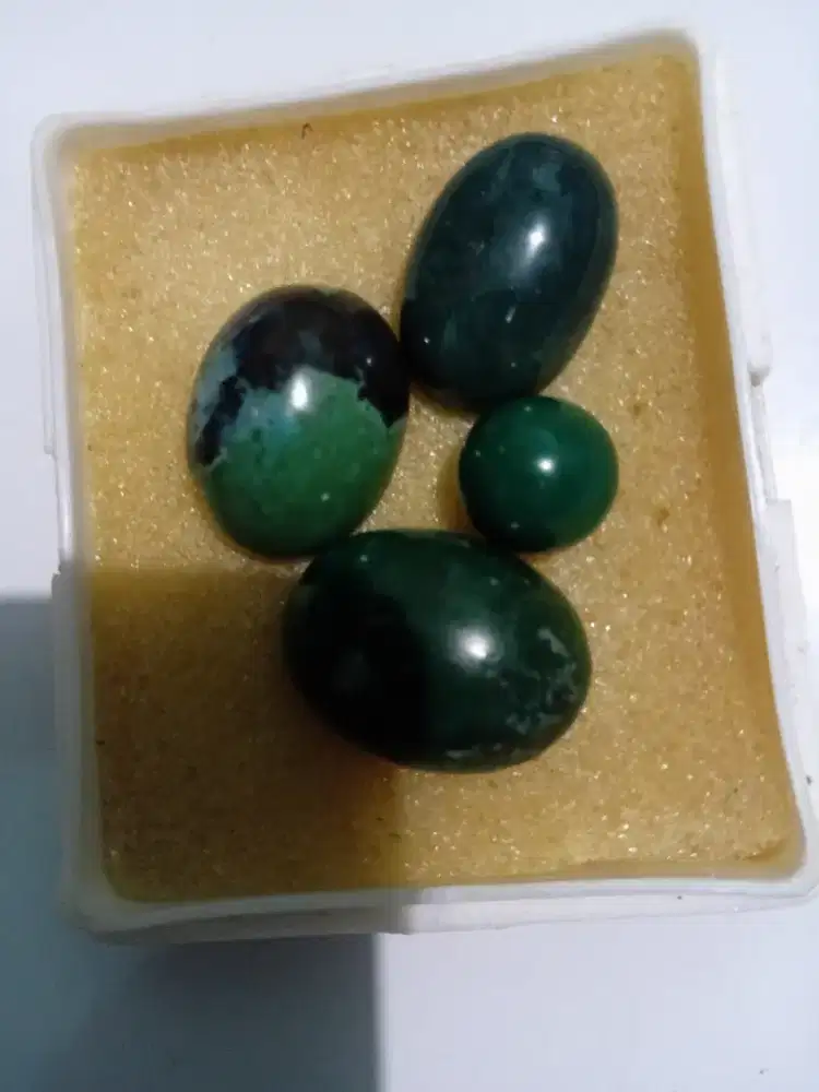 Bismillah,jual borongan 4 batu[3bacan ,1 garut]1 jt nego