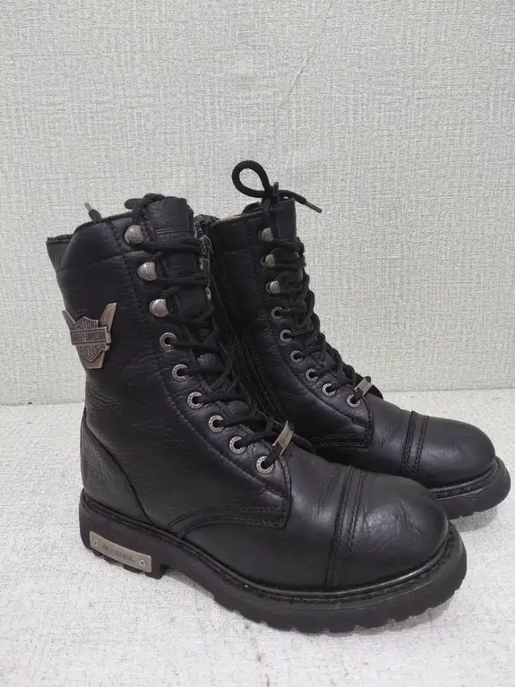 Harley Davidson model colmar berziper
size 38 insole 24 cm