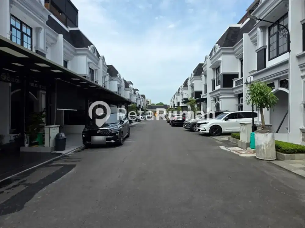 DIJUAL VILLA MEWAH KOMPLEK MARIVOTT VILLAS JALAN PEMBANGUNAN - AMIR HAMZAH MEDAN HELVETIA (hendy)