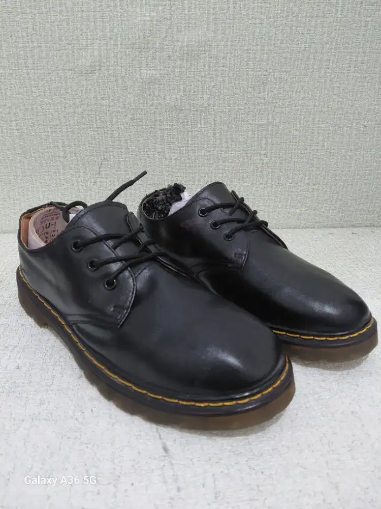 Dr.martens low fullblack
size 44 insole 28 cm