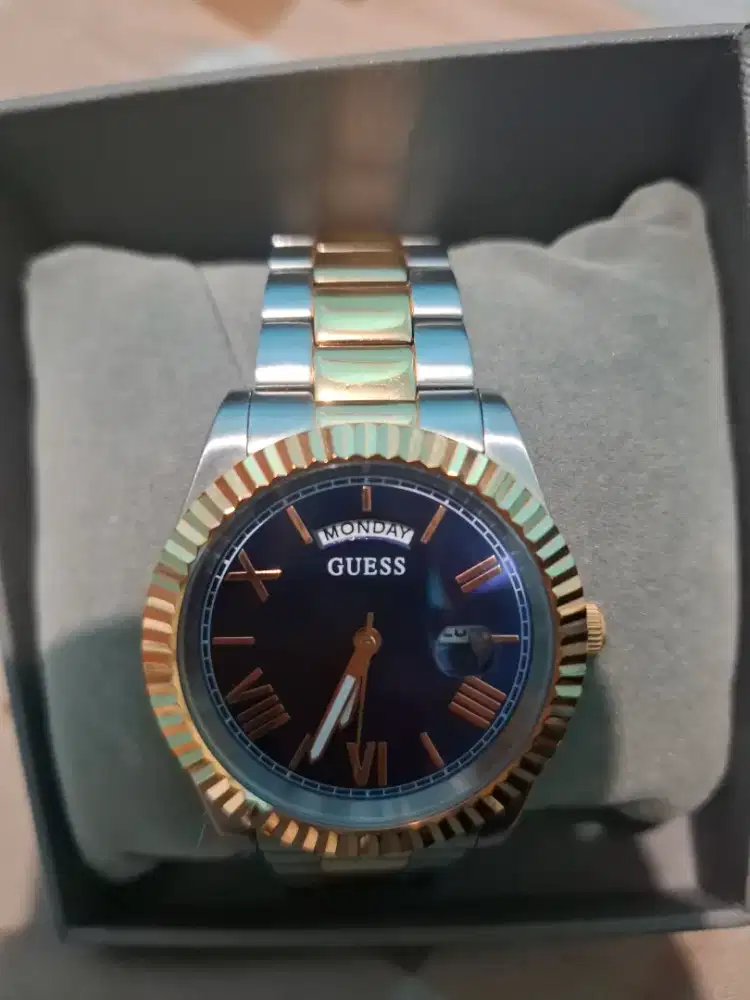 GUESS Gents Watch CONNOISSEUR