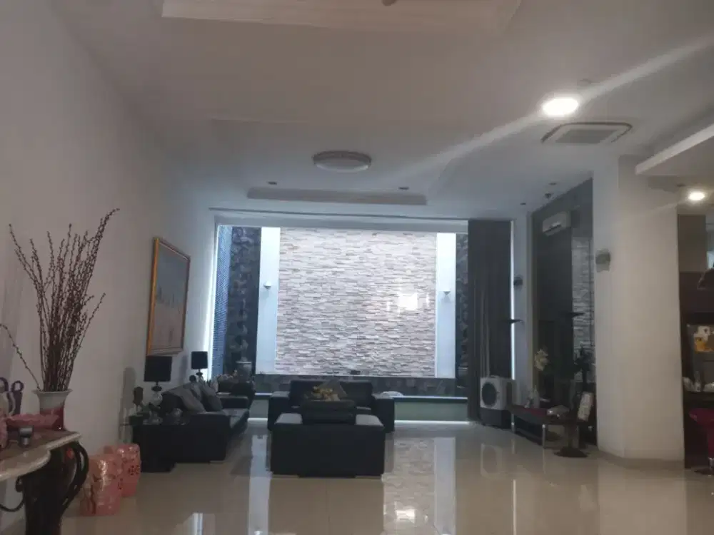 Di Jual Rumah Puri Indah, Jakarta Barat, Semi Furnish, 2 Lantai , Harga 15M