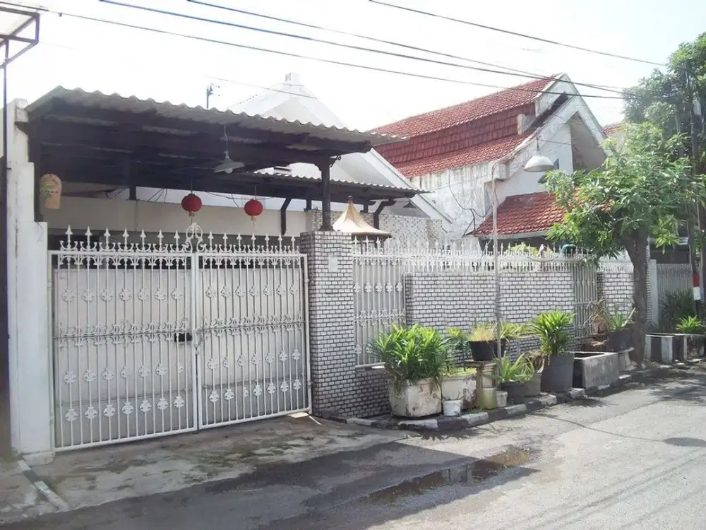 Rumah di Darmo Permai Timur