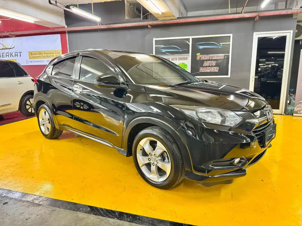 TERMURAH HONDA HRV E AT MATIC 2015 HITAM