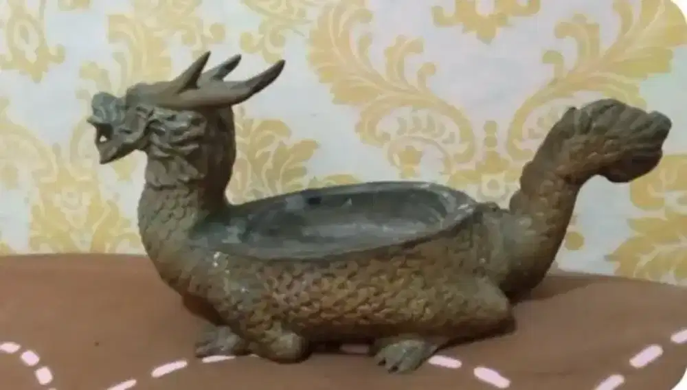 Asbak antik Naga
