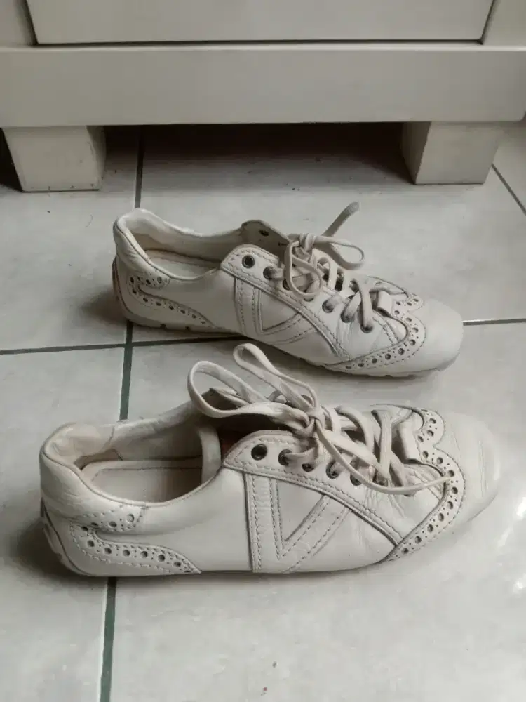 Lv louis vuitton sneaker white size 6/40