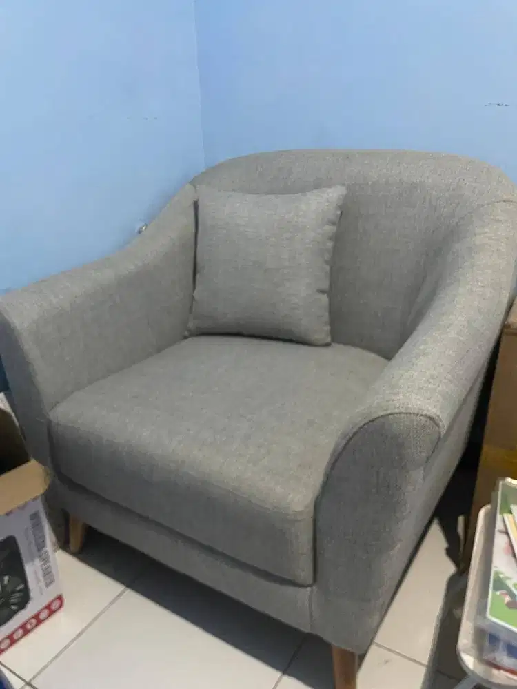 Sofa Single Minimalis Premium – Jarang Dipakai ( Kondisi Seperti Baru)
