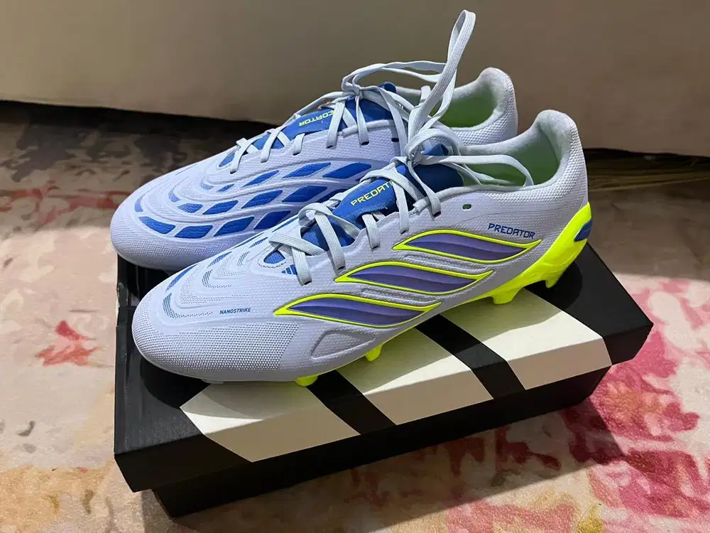 Sepatu Bola Adidas Size 42.5