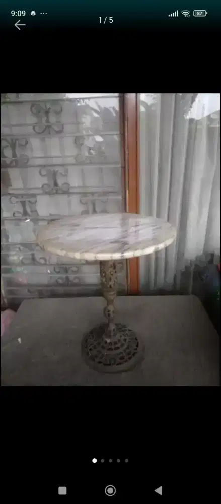 Meja bundar marmer putih vintage