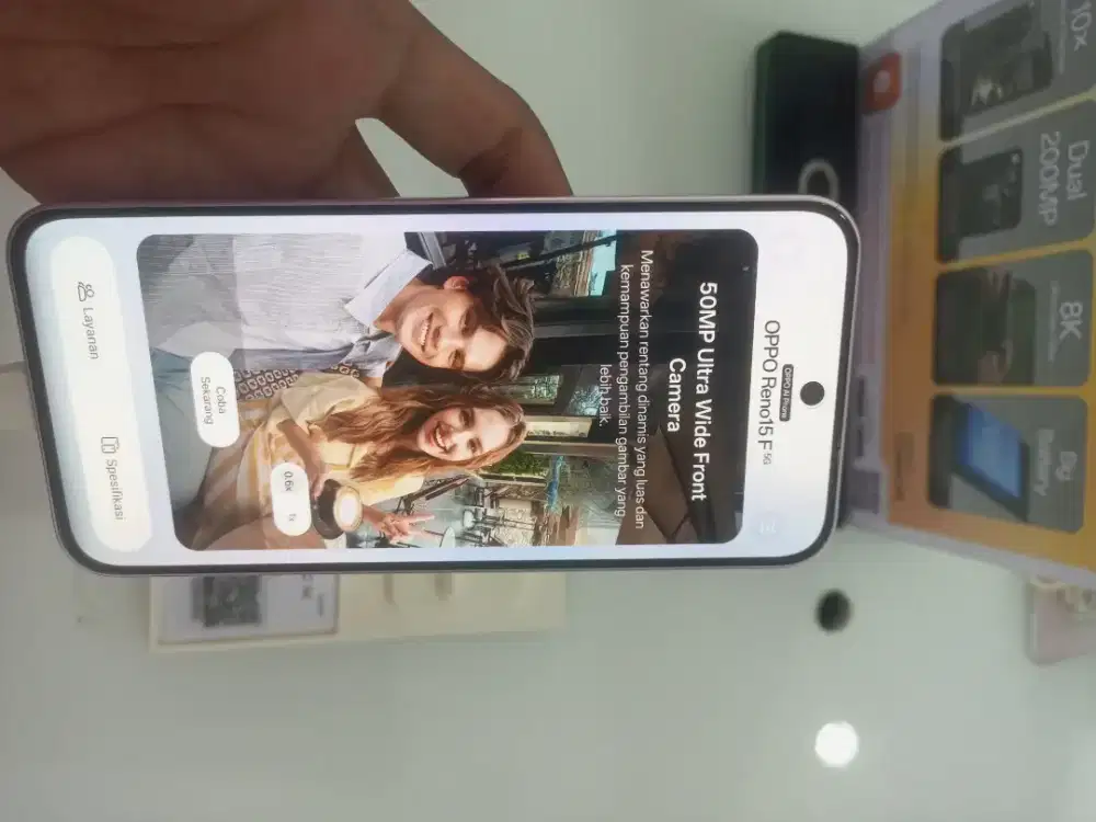 Oppo Reno 15f . . .