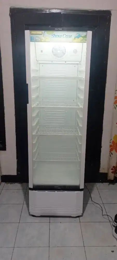 Showcase polytron tinggi