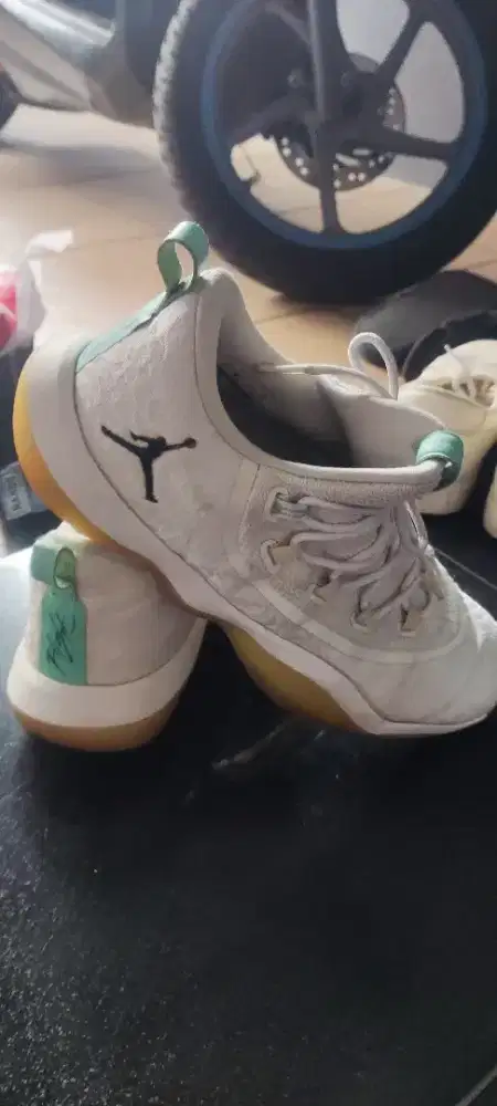 Sepatu basket Nike airfly