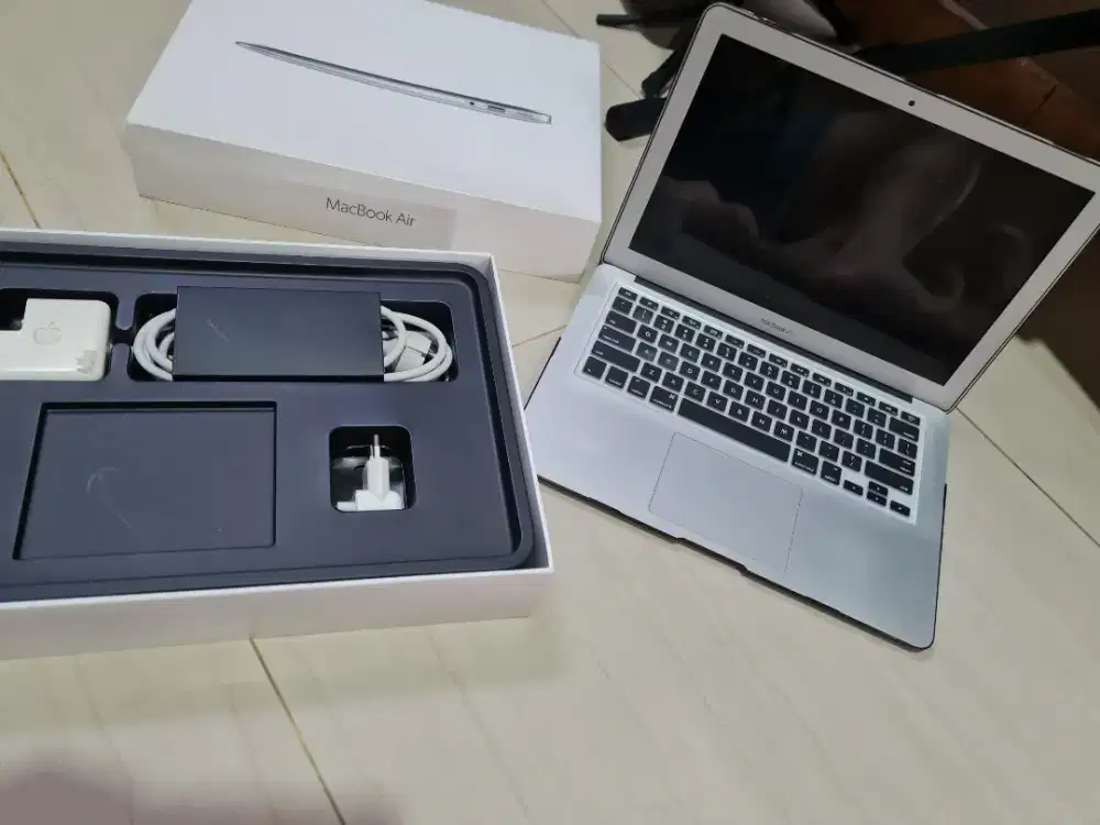 Laptop apple Macbook air 13 inch , macbook air 2015