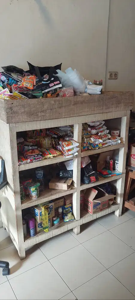 Rak susun untuk jualan sembako.