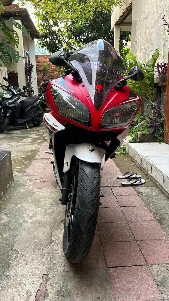 YAMAHA R15 V2 2015