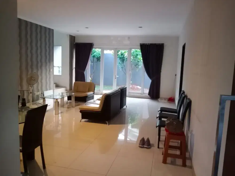 Rumah Bagus 2 Lantai di Premier Park 1 Modernland