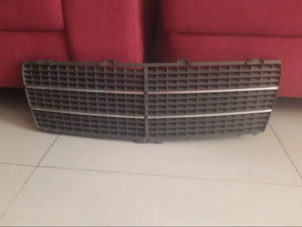 Riem Plastic Grill 85% Cakep Mercedes Type 202