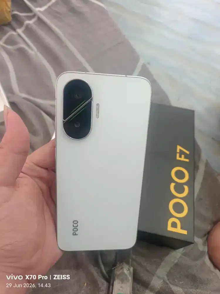 Poco f7 ram 12/512