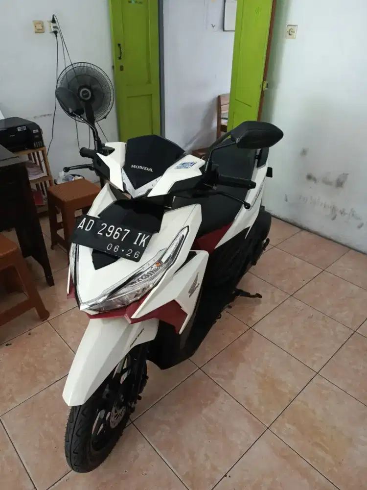 Vario 150 warna putih merah