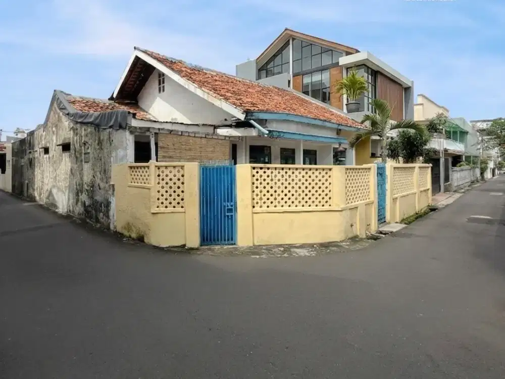 CUMA SELANGKAH KE JL. SUPOMO !!!
RUMAH HITUNG TANAH DI TEBET BARAT!