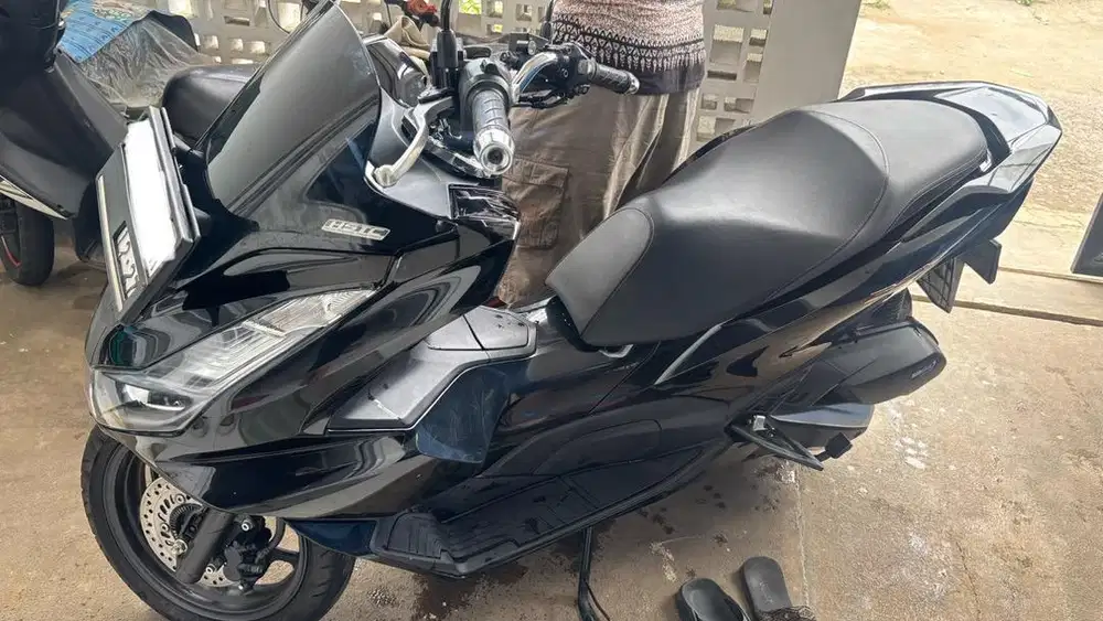 Honda PCX ABS 160 CC 2022 warna Hitam Glossy