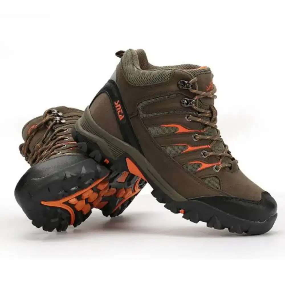 Sepatu gunung merek santa