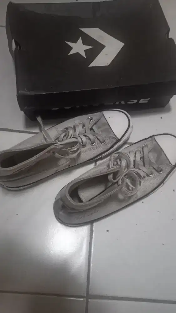 Sepatu Converse no 43