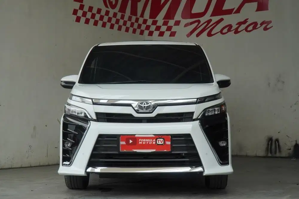 Toyota Voxy 2.0 AT 2018 Putih