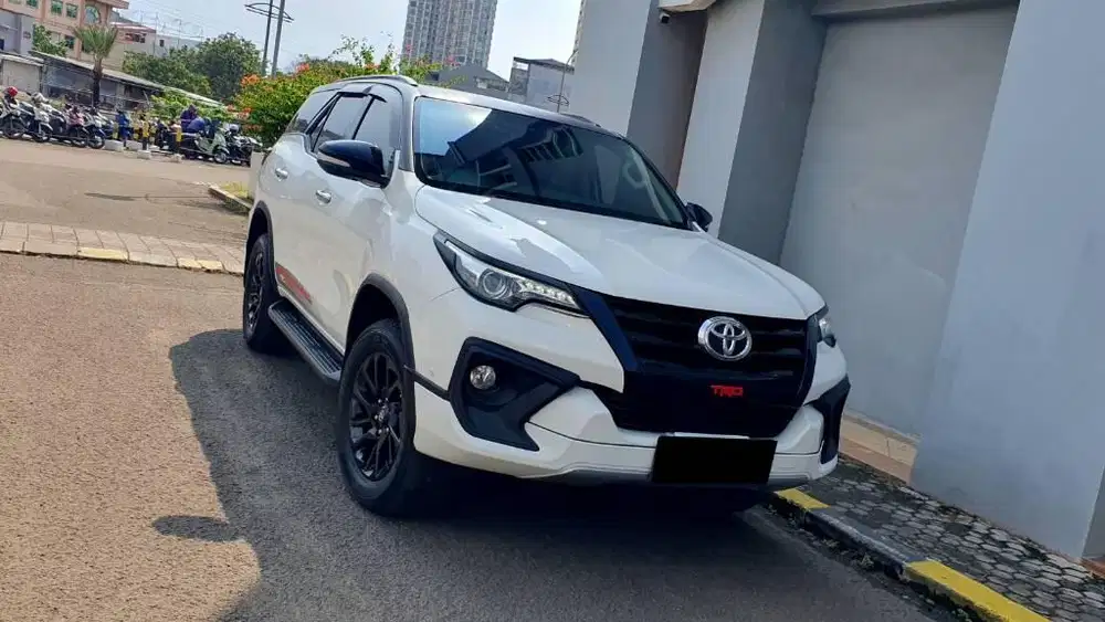 Toyota Fortuner 2.4 VRZ Diesel AT 2017  Putih Upgrade mdl TRD 2020