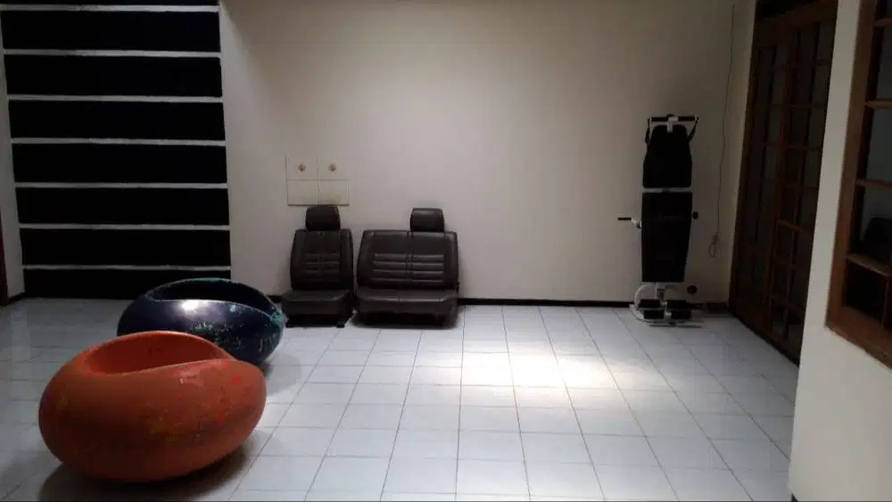 Dijual Rumah Terawat Siap Pakai di Jalan Kembar Bandung