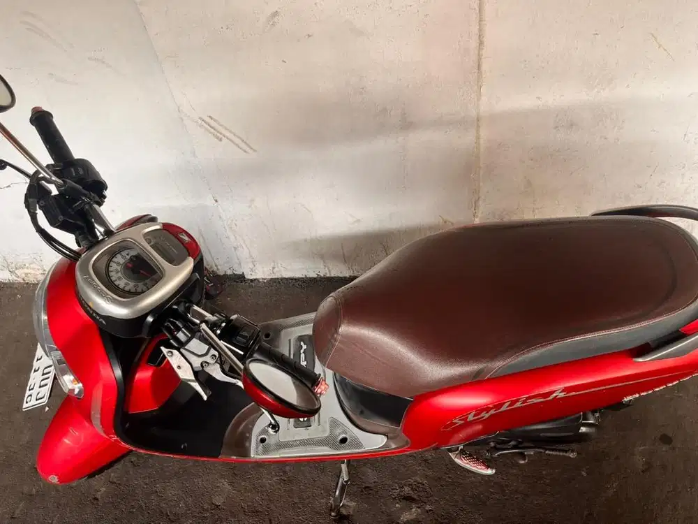 Scoopy stylise tangan pertama