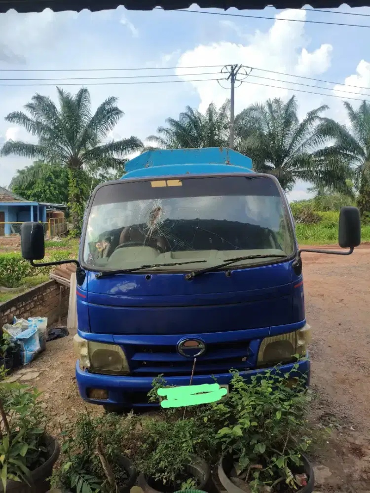 Hino Dutro 2014