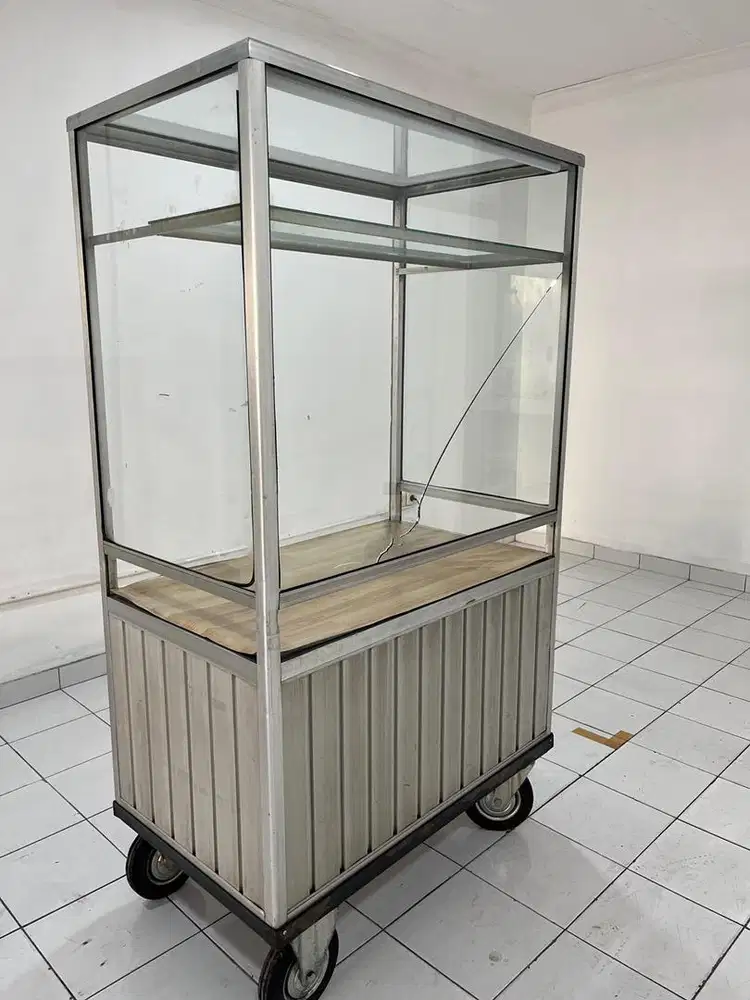 Gerobak Etalase Jualan Roda