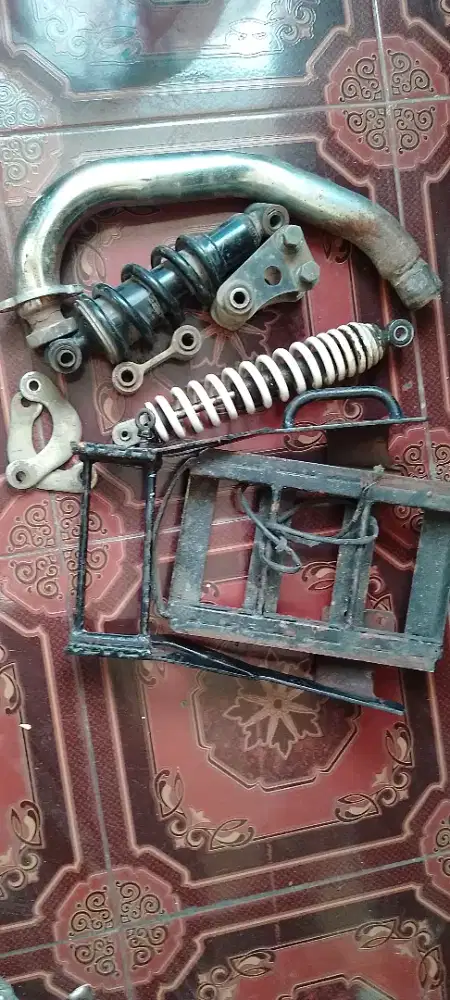 Banda scorpio dudukan box ,leher knalpot shock belakang sama peninggi