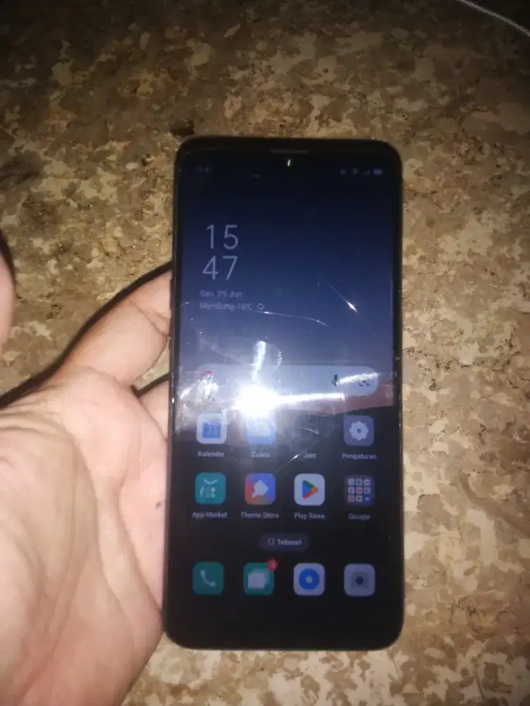 Oppo F9 minus LCD retak