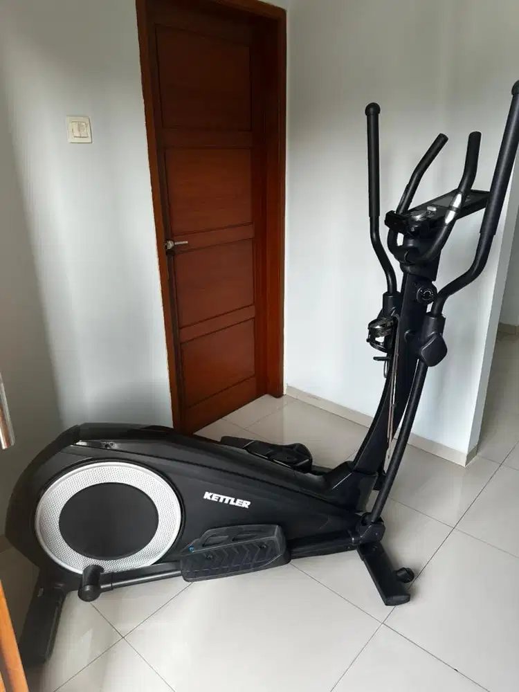 Alat Fitness - Cross Trainer, jarang dipakai