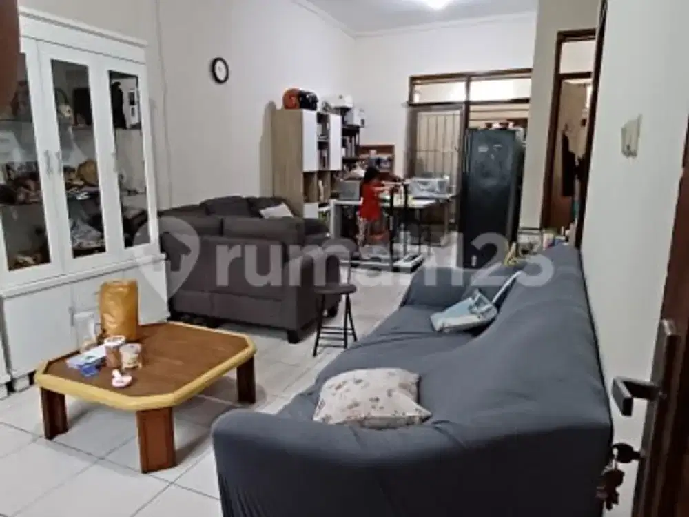 Rumah Antapani Cocok untuk Hunian dan Usaha di Jalan Utama