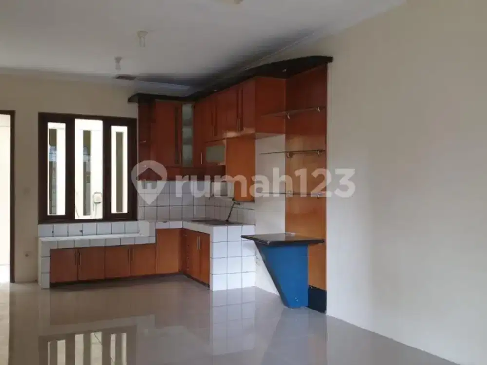 Rumah Taman Kopo Siap Huni Cocok untuk Usaha dan Hunian
