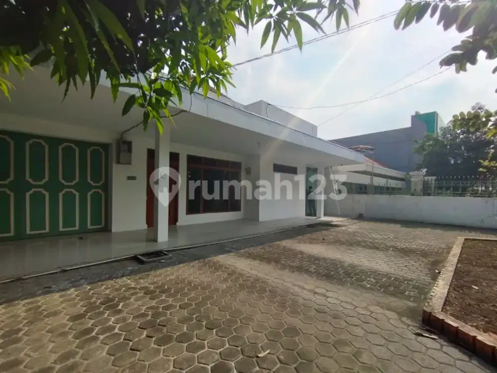 Disewakan Ruang Usaha atau Rumah di Jalan Kartini Cirebon