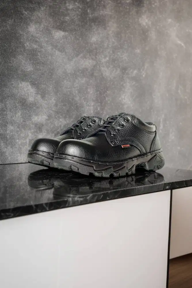 Promo besar Sepatu safety anti slip Purwakarta