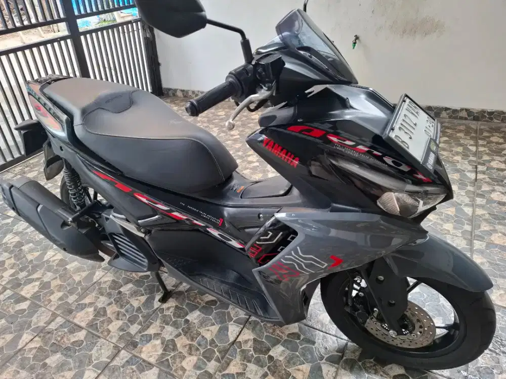Pajak 1/2027 km19rb, yamaha aerox 155 VVA LED charger 2025 connected.