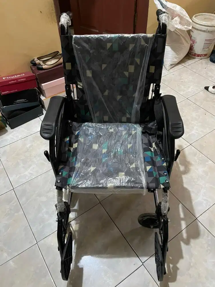 Kursi roda merek serenity