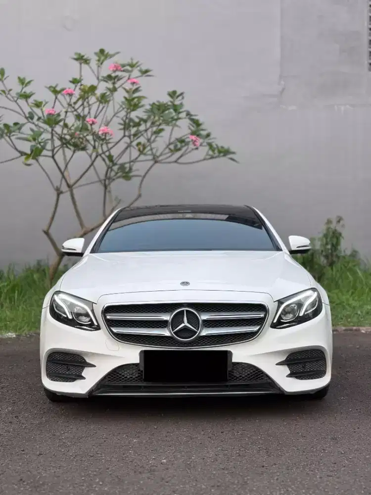 Mercedes Benz
E350 AMG Putih Laser Blue Eye 2020 Panoramic Sunroof !