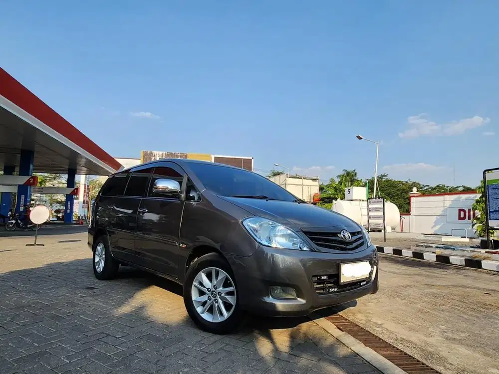 Innova 2.5 type V AT 2010