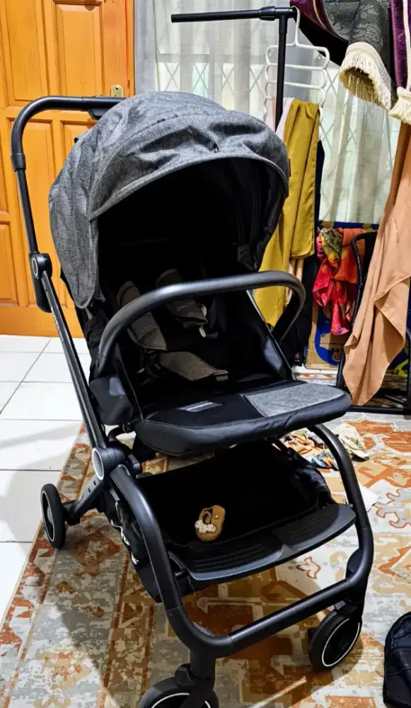 Dijual stroler bekas cuma kondisi baru merek babydoes rotex 360