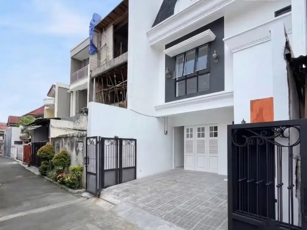 BRAND NEW HOUSE DI TEBET, CUMA 3 M - AN 
AMERICAN CLASSIC DESIGN