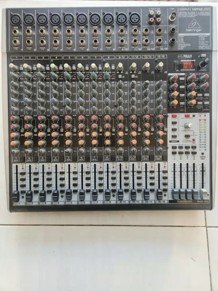 Mixer behringer x2442usb 16 channel