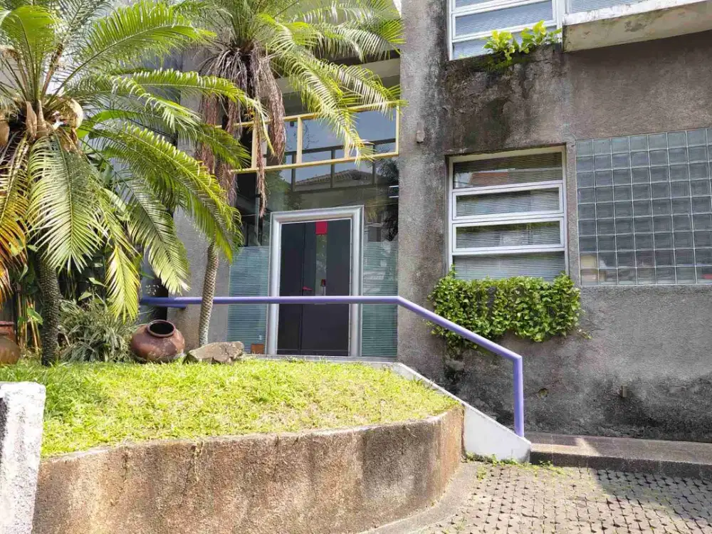 Murah!! Rumah 3 Lantai Minimalis Dekat Boulevard Raya 10x20