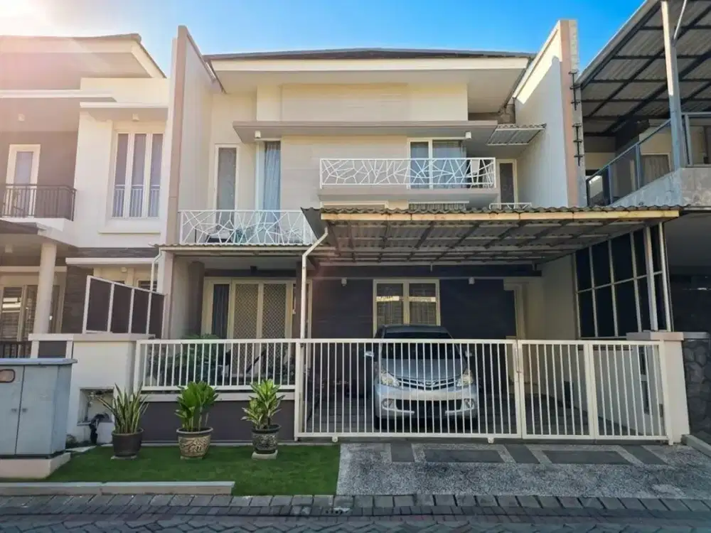 Rumah Pakuwon City  MINIMALIS SIAP HUNI akses pembantu
